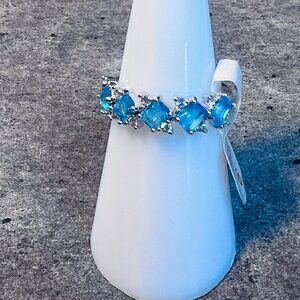 Ring Bomb Party RIng, size 6, NWOT, aqua blue stones silver color band